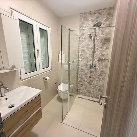 Prostorny Domov V Nejkrasnejsi Casti Chorvatska Vodice