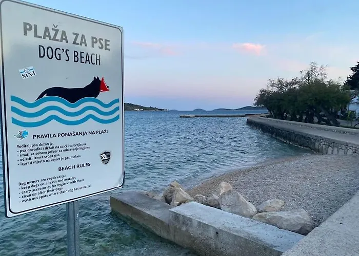 Prostorný Domov V Nejkrásnější části Chorvatska Vodice